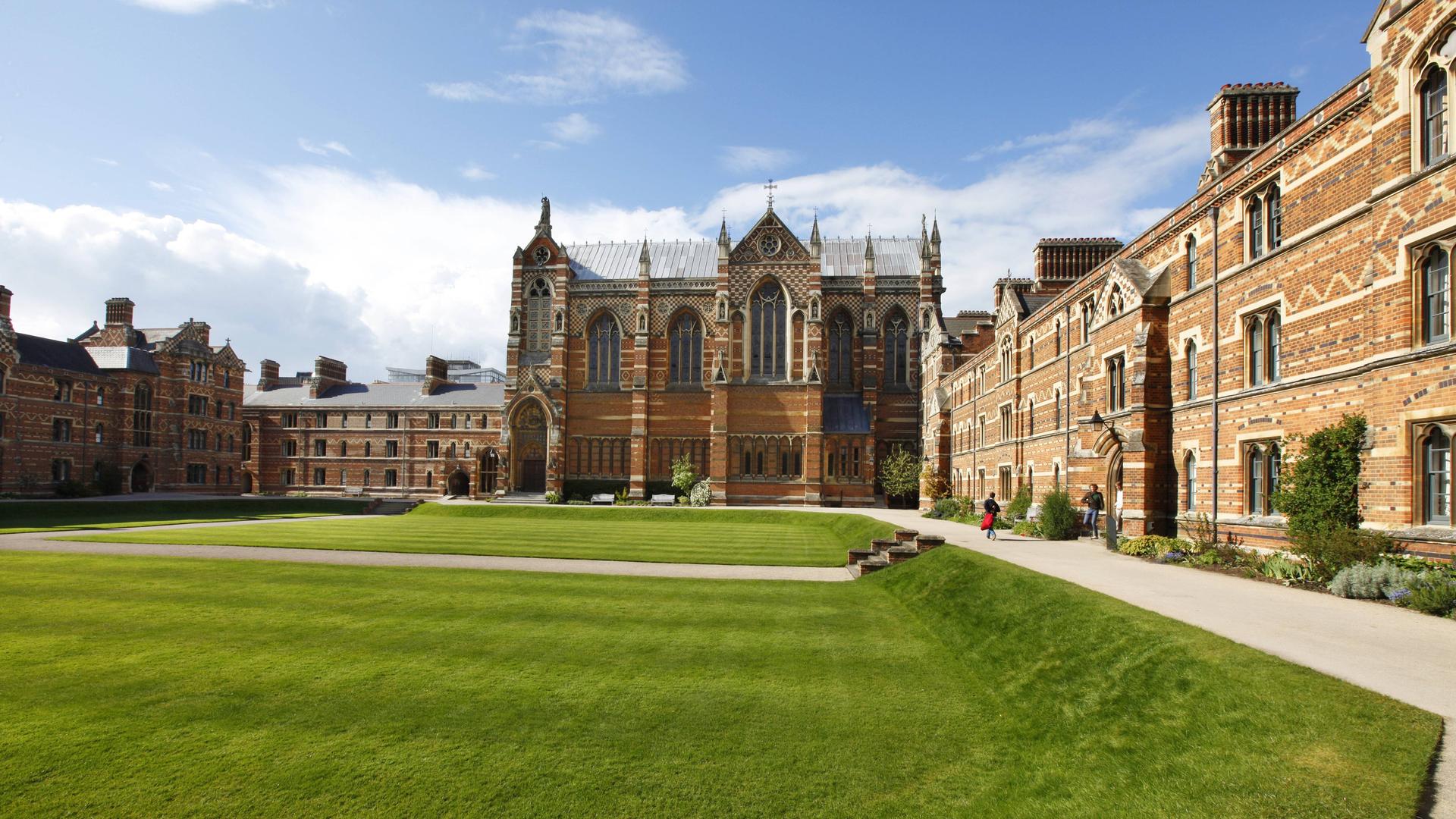 Campus des Keble College der Oxford University mit Gebäuden im Stil der Backsteingotik. Campus des Keble College der Oxford University mit Gebäuden im Stil der Backsteingotik.