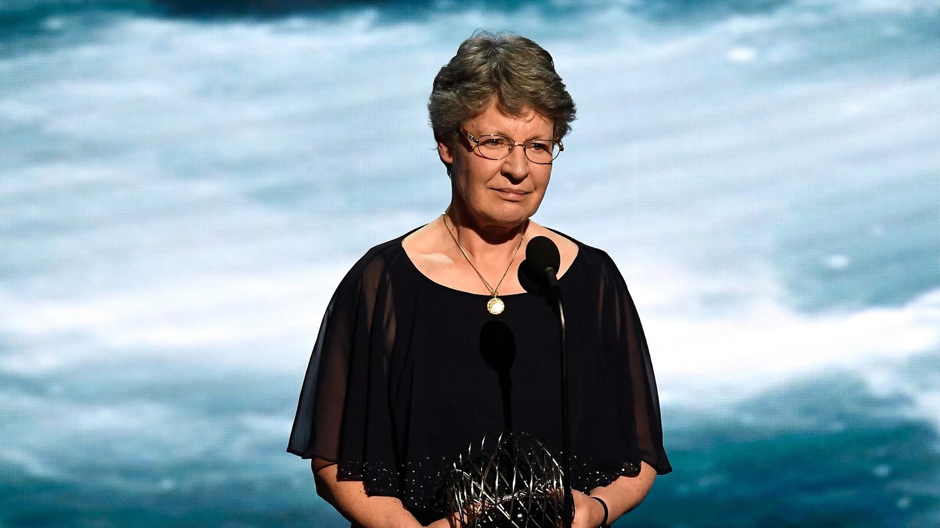 Jocelyn Bell Burnell auf der Bühne des NASA Ames Research Center im November 2014