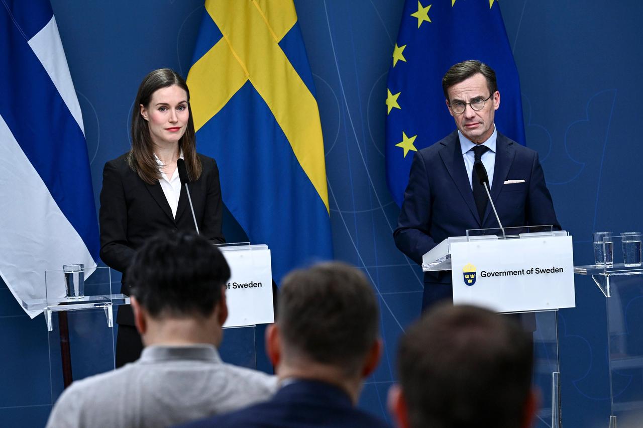 Sanna Marin, Ministerpräsidentin von Finnland, spricht während einer gemeinsamen Pressekonferenz mit Ulf Kristersson, Ministerpräsident von Schweden, im Regierungssitz Rosenbad in Stockholm.