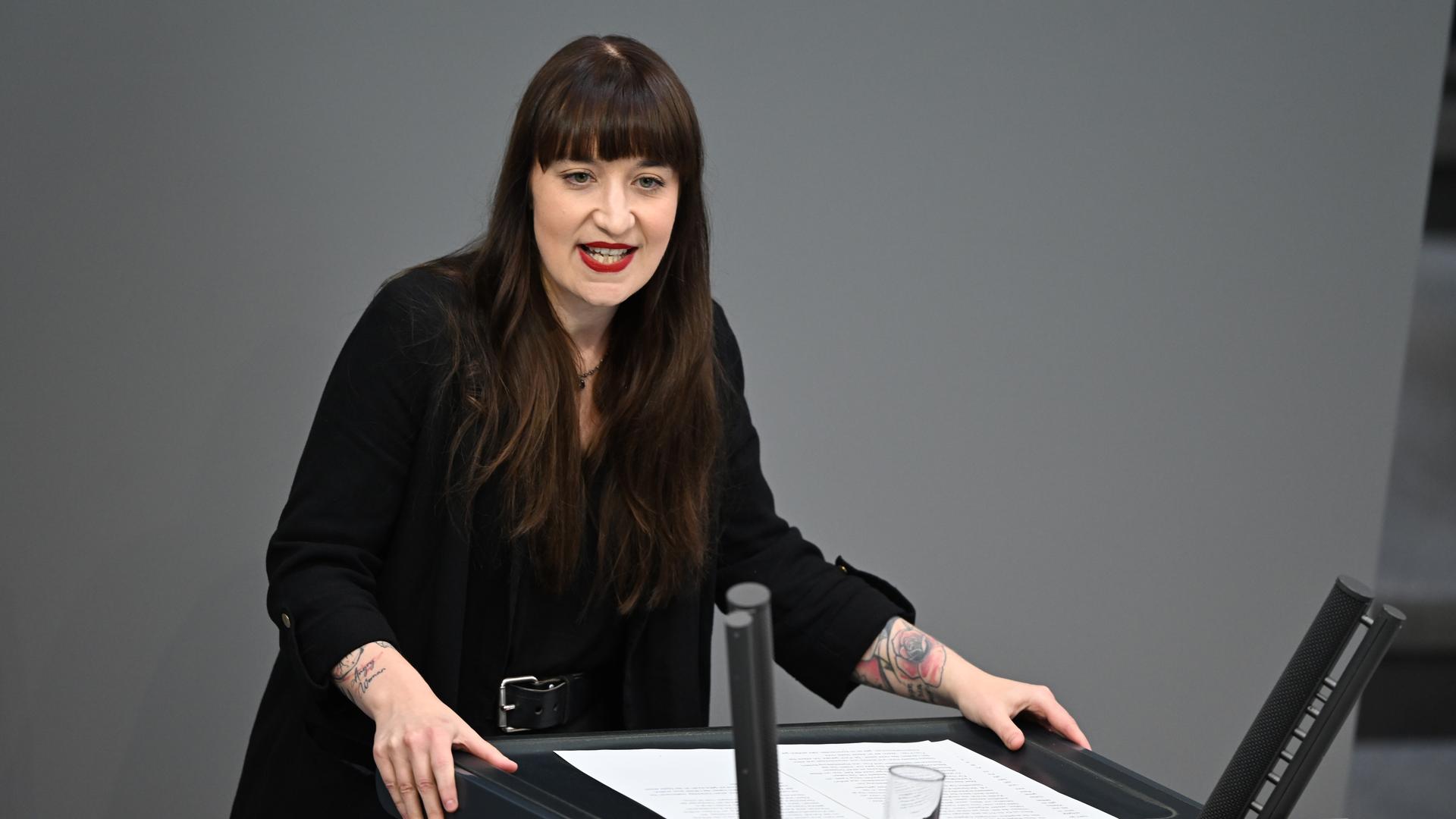 Heidi Reichinnek, Fraktionsvorsitzende der Partei Die Linke im Bundestag, spricht im Bundestag.