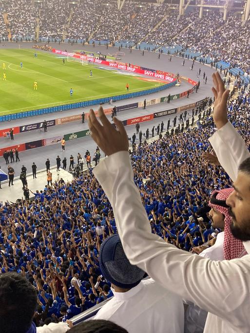 Zuschauer beim Stadtderby Al Hilal gegen Al Nassr im König-Fahd-Stadion in Riad