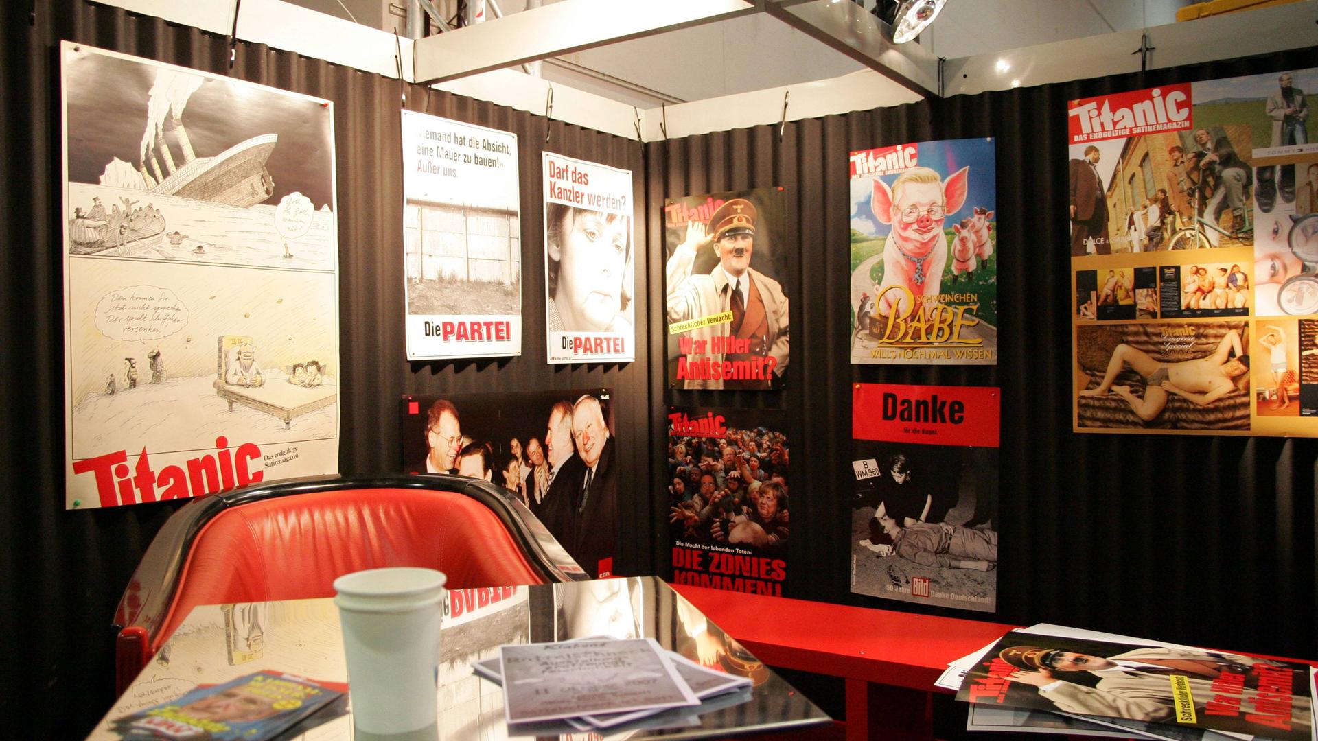Messestand des Satire Magazins - Titanic - während der Frankfurter Buchmesse 2007.