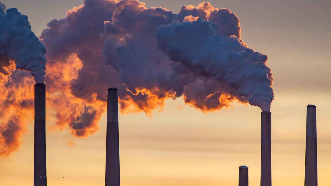 Das Kraftwerk Miami Fort am Fluß Ohio. Mit den USA hat sich der zweitgrößte Treibhausgasemittent der Welt aus dem Pariser Abkommen verabschiedet. Das Kraftwerk Miami Fort am Fluß Ohio. Mit den USA hat sich der zweitgrößte Treibhausgasemittent der Welt aus dem Pariser Abkommen verabschiedet.