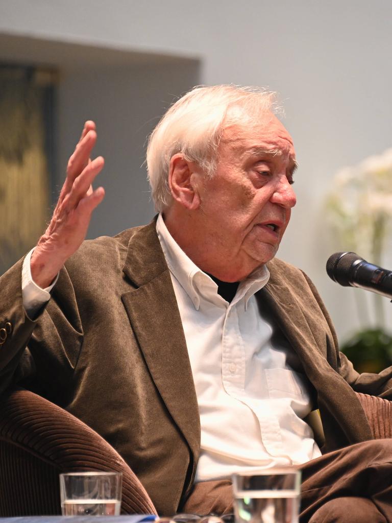 Der Schriftsteller Jürgen Becker beim Empfang im Kölner Rathaus.