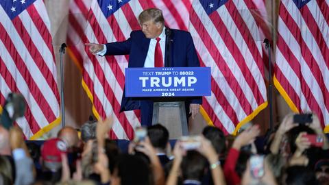 Der frühere US-Präsident Donald Trump erklärt seine Kandidatur. 