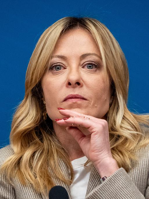 Die italienische Ministerpräsidentin Giorgia Meloni bei  der jährlichen Pressekonferenz in der Abgeordnetenkammer in Rom am 9. Januar 2026.