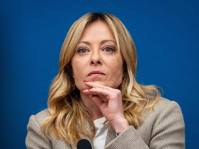 Die italienische Ministerpräsidentin Giorgia Meloni bei  der jährlichen Pressekonferenz in der Abgeordnetenkammer in Rom am 9. Januar 2026.