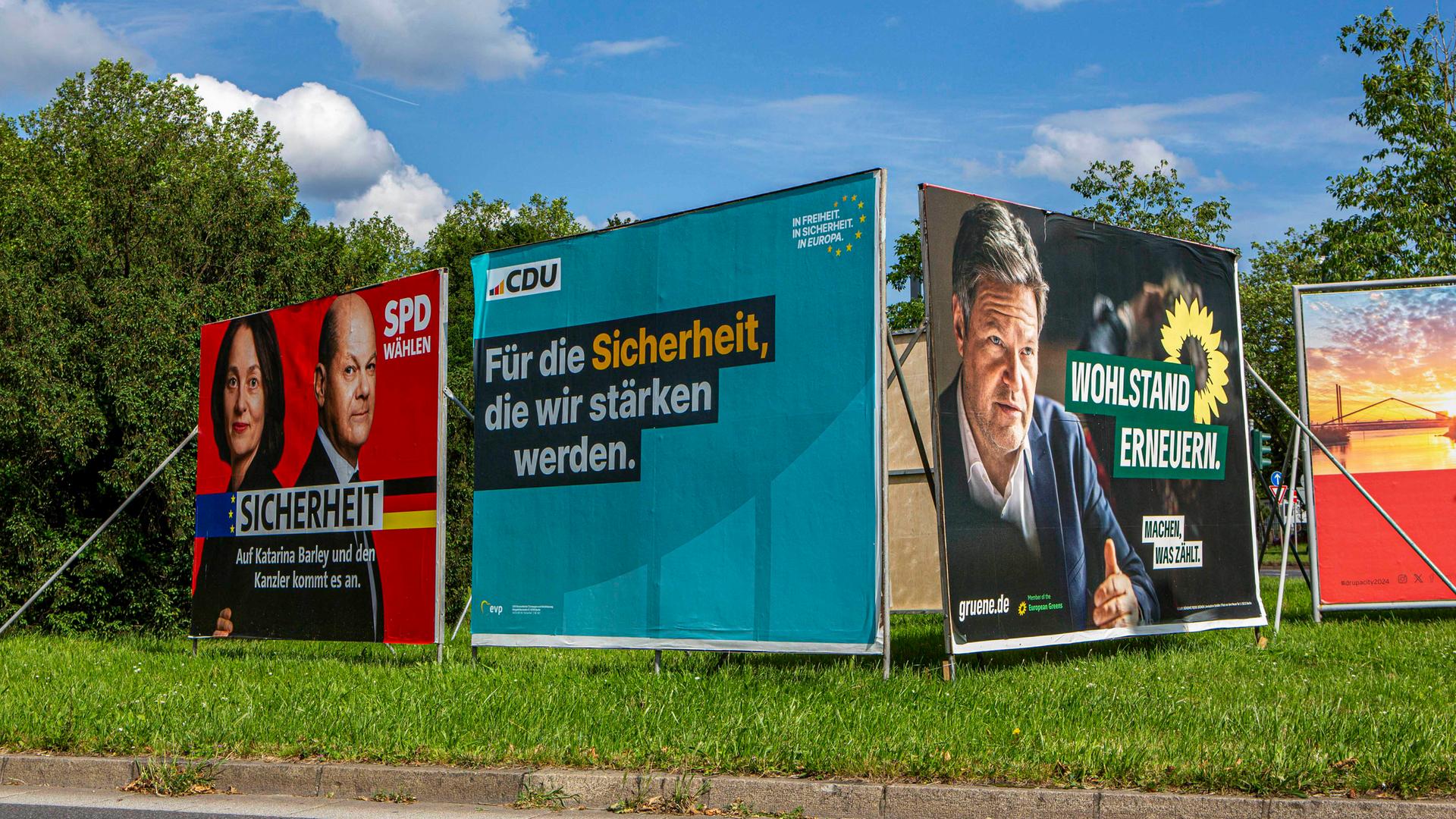 Wahlplakate zur Europawahl von den Grünen, der CDU und der SPD
