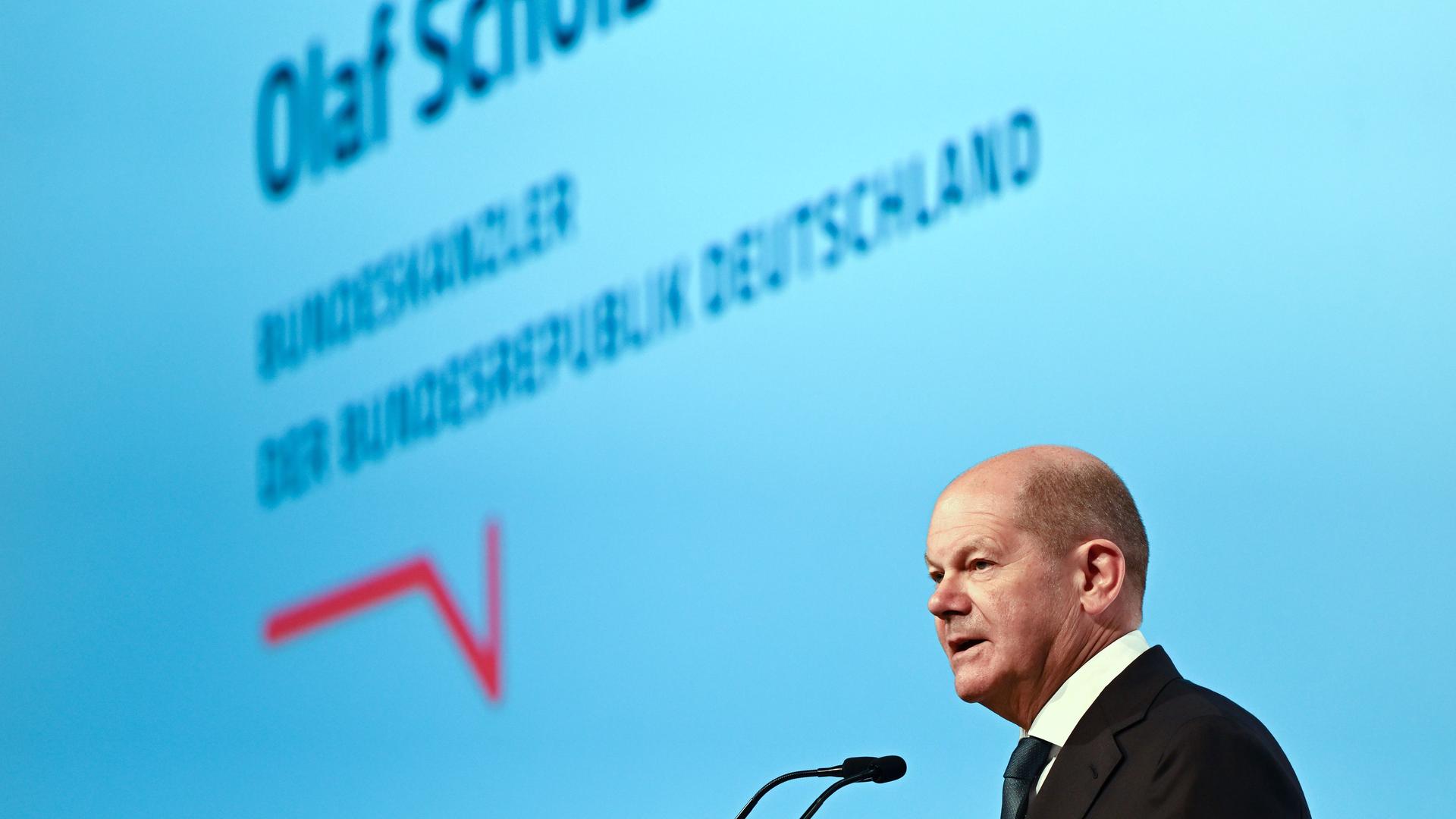 Köln: Bundeskanzler Olaf Scholz spricht während der Hauptversammlung des Deutschen Städtetages.