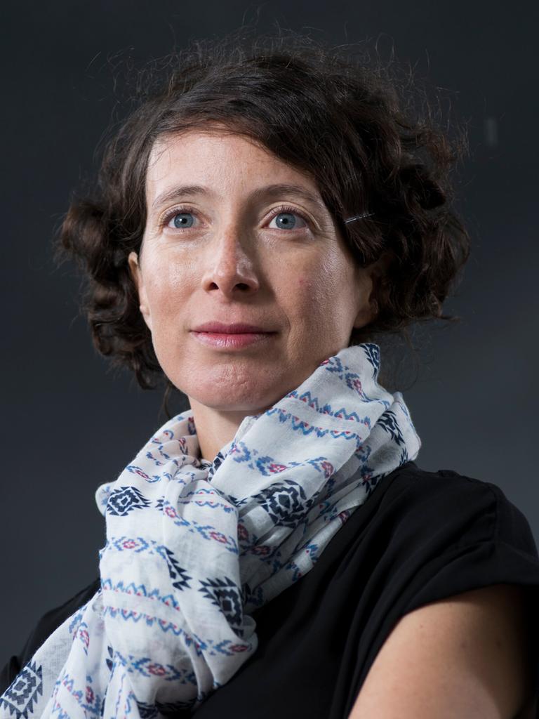 Portrait der israelischen Autorin Ayelet Gundar-Goshen 