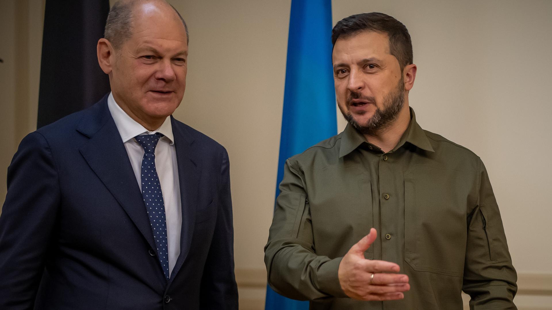 Bundeskanzler Olaf Scholz (SPD) bei einem Treffen mit dem ukrainischen Präsidenten Wolodymyr Selenskyj nach der Sitzung des UN-Sicherheitsrates zum Thema Ukraine. 