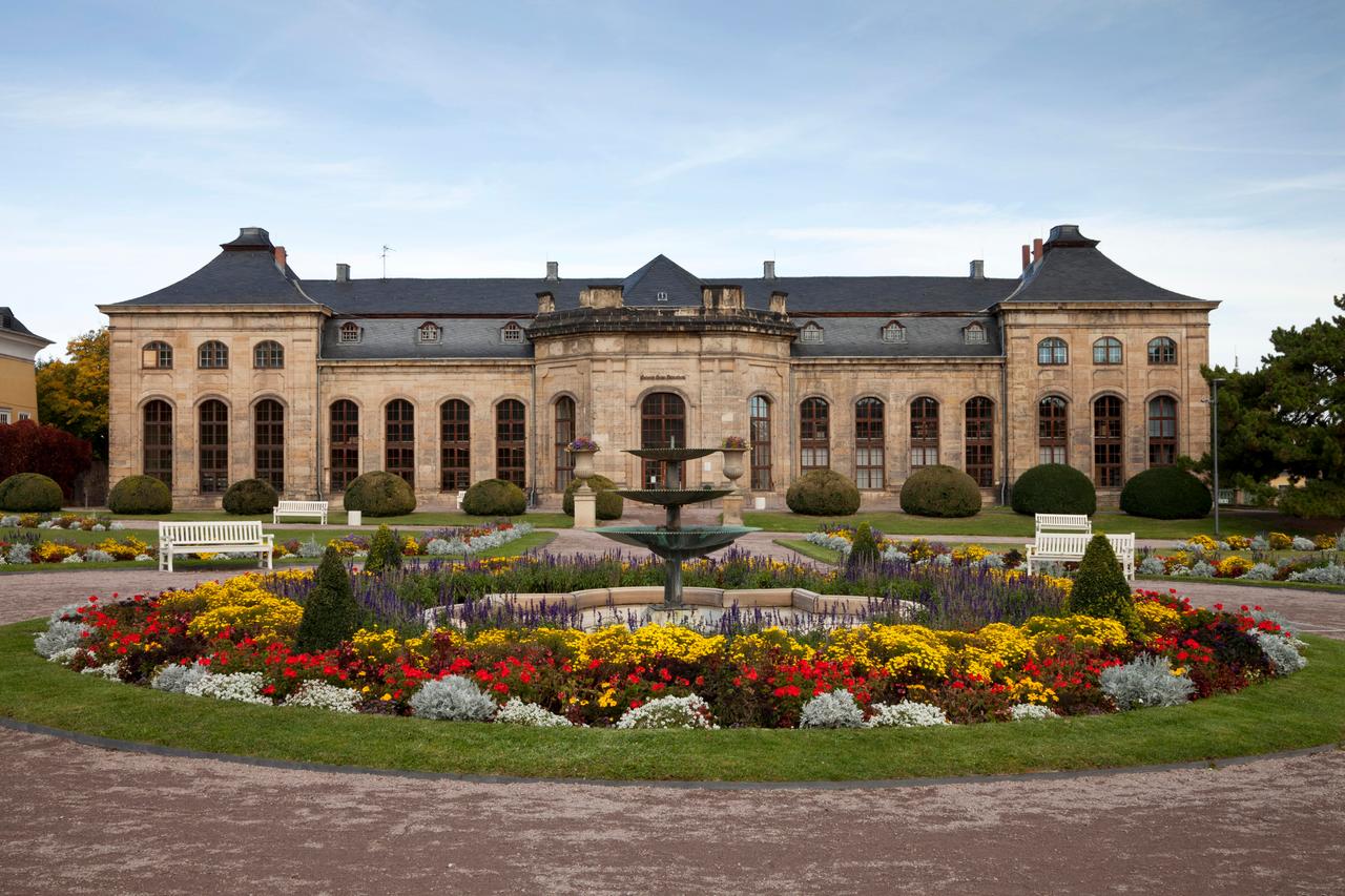 Die Heinrich-Heine-Bibliothek im Schlosspark von Gotha.