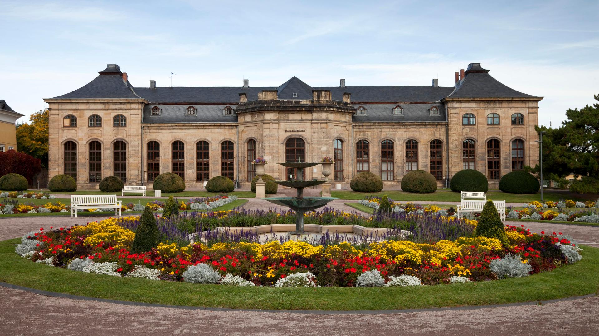 Die Heinrich-Heine-Bibliothek im Schlosspark von Gotha. Die Heinrich-Heine-Bibliothek im Schlosspark von Gotha.
