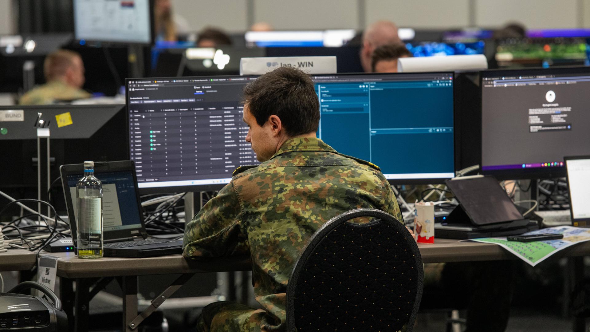 Bundeswehr - Inspekteur des Heeres fordert mehr Befugnisse für Cyber-Einsätze