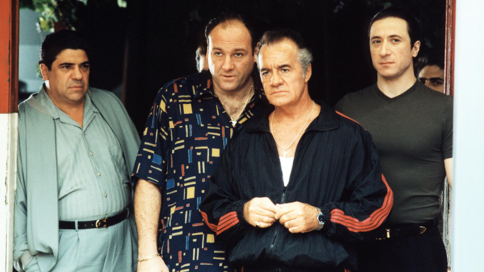 Szene aus der Serie The Sopranos" mit Vincent Pastore, James Gandolfini, Tony Sirico und Federico Castelluccio 