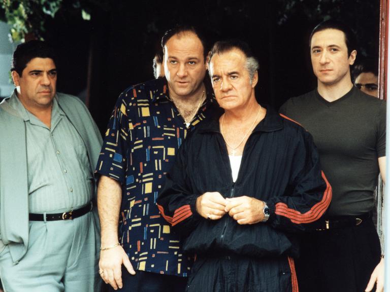 Szene aus der Serie The Sopranos" mit Vincent Pastore, James Gandolfini, Tony Sirico und Federico Castelluccio 