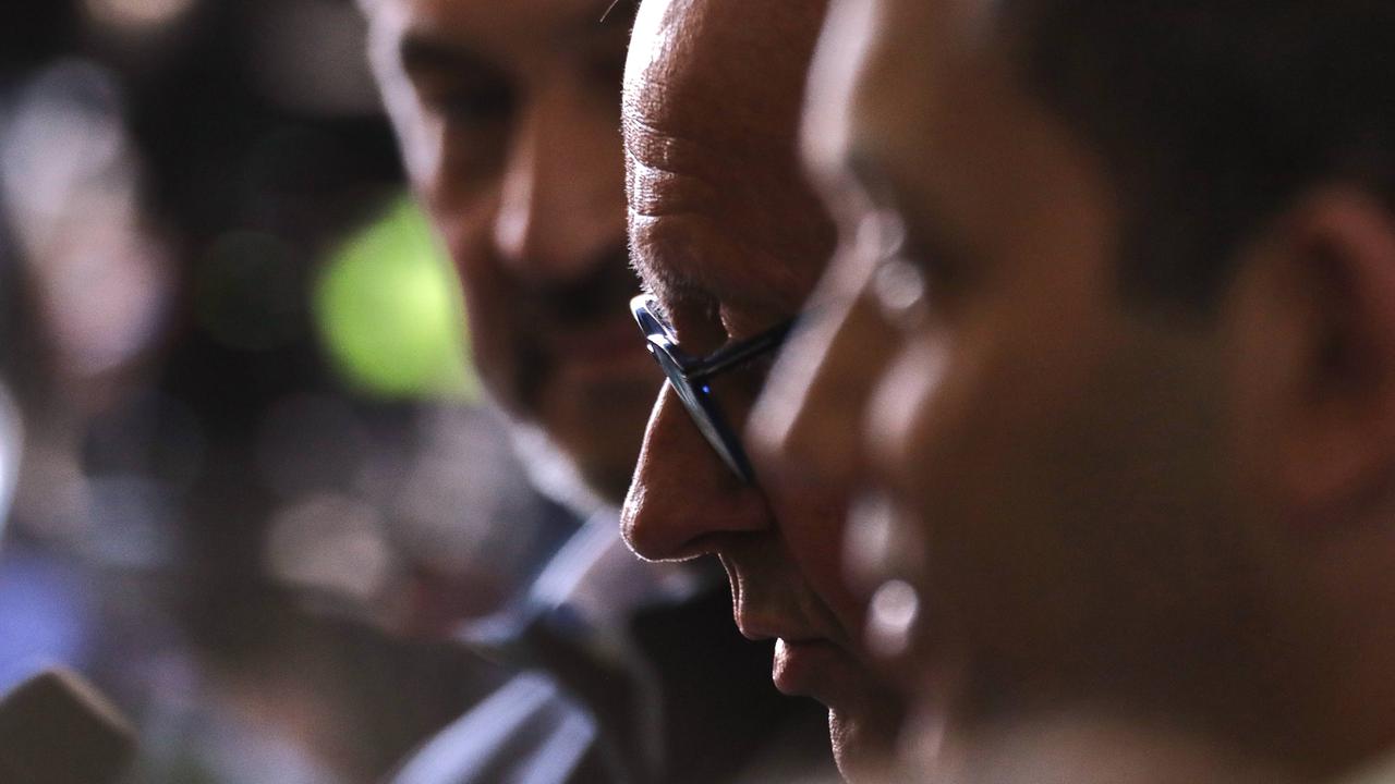 Markus Söder, Friedrich Merz und Lars Klingbeil stehen vor den Mikrofonen und geben der Presse Statements zum Stand der Koalitionsverhandlungen.
