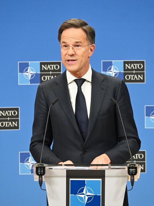 Nato-Generalsekretär Mark Rutte spricht im Nato-Hauptquartier. 