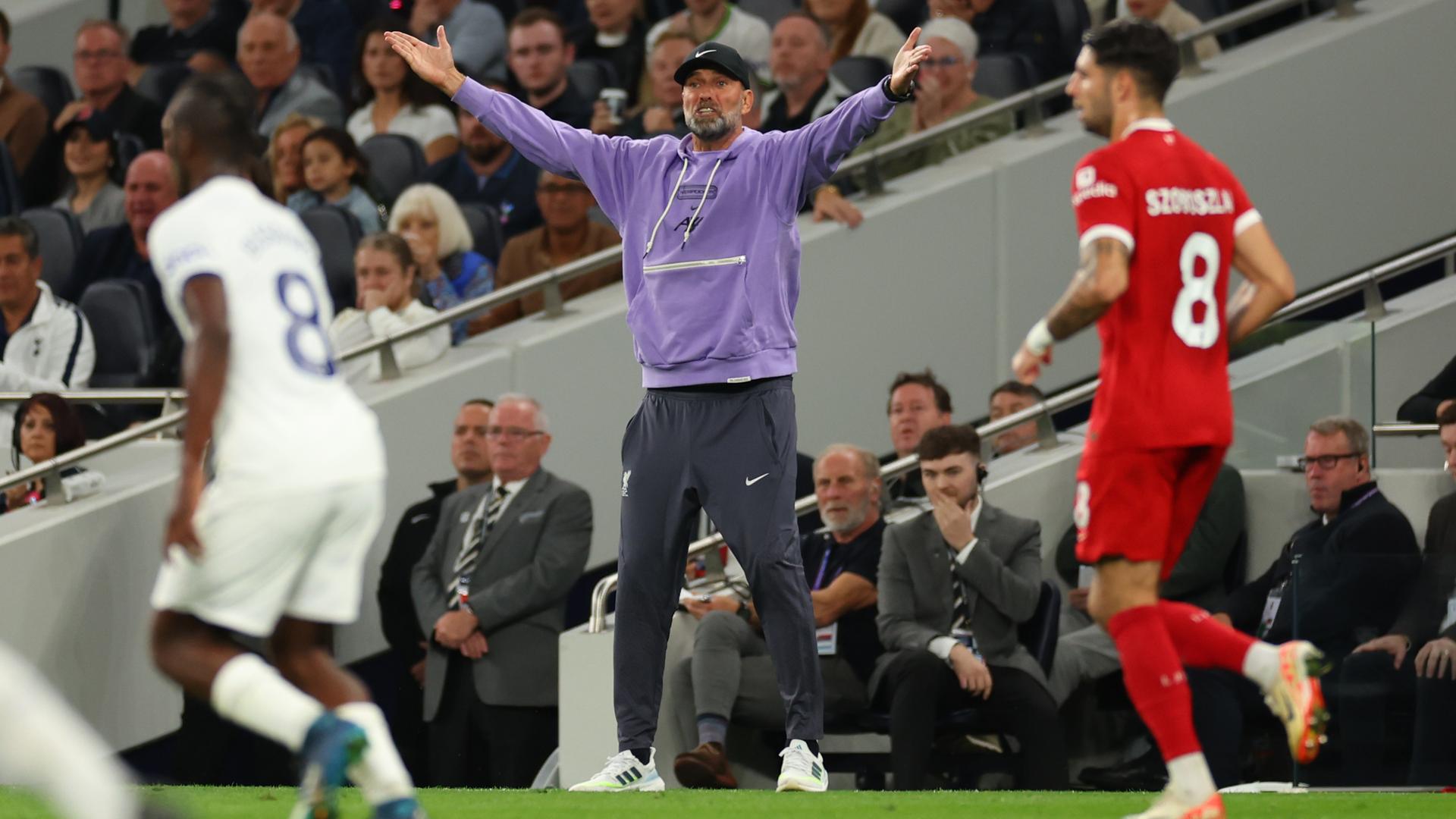 Liverpool-Trainer Jürgen Klopp beim Spiel gegen Tottenham Hotspur an der Seitenlinie Liverpool-Trainer Jürgen Klopp beim Spiel gegen Tottenham Hotspur an der Seitenlinie