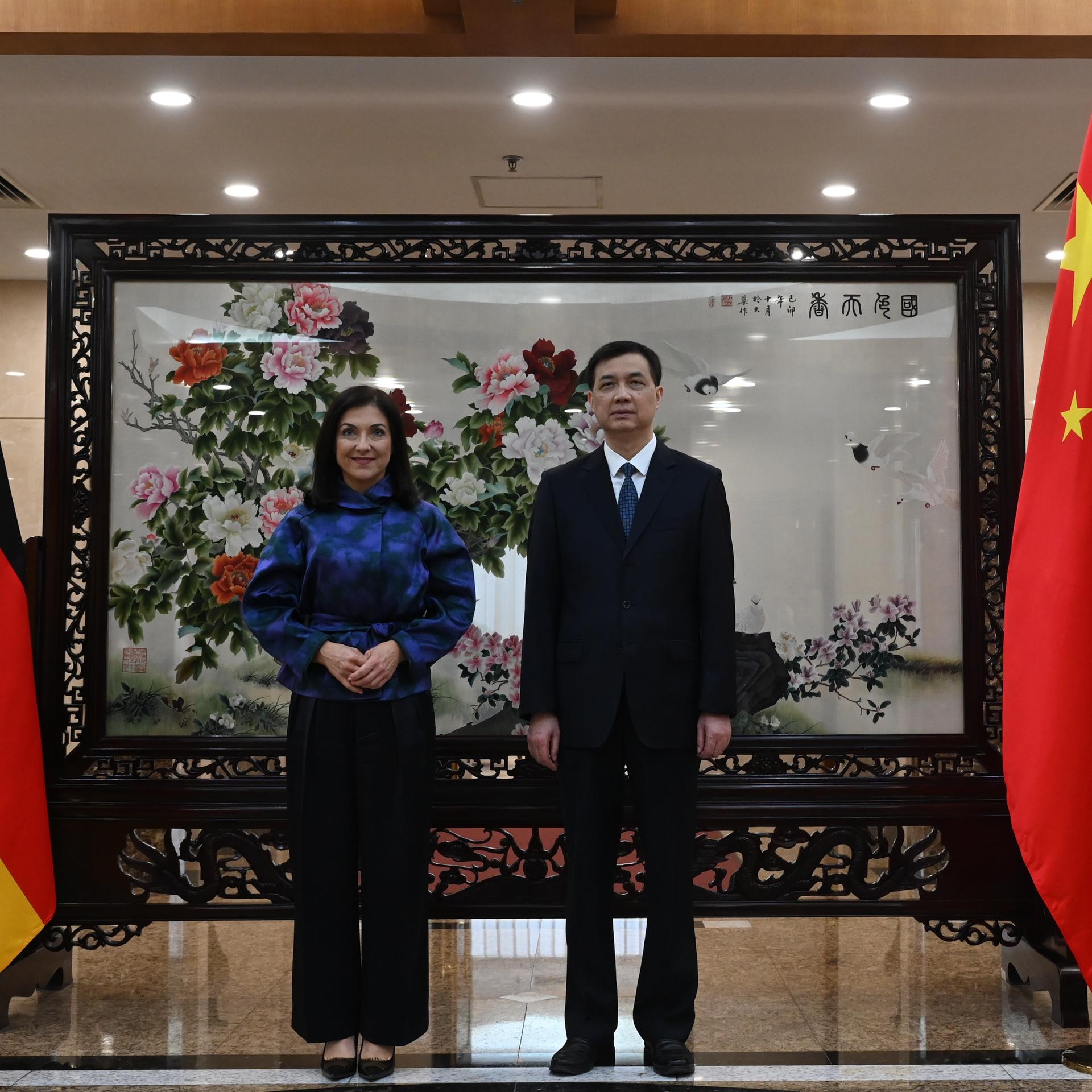 Wirtschaft - Bundeswirtschaftsministerin Reiche zu Gesprächen in Peking eingetroffen