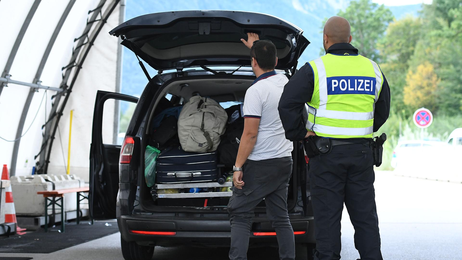 Grenzkontrollen an der deutsch-österreichischen Grenze am 19.09.2023 am Grenzübergang Walserberg Grenzkontrollen der Bayerischen Bereitschaftspolizei und Bundespolizei am 19.09.2023 an der deutsch-österreichischen Grenze am Grenzübergang Walserberg. Foto: Revierfoto