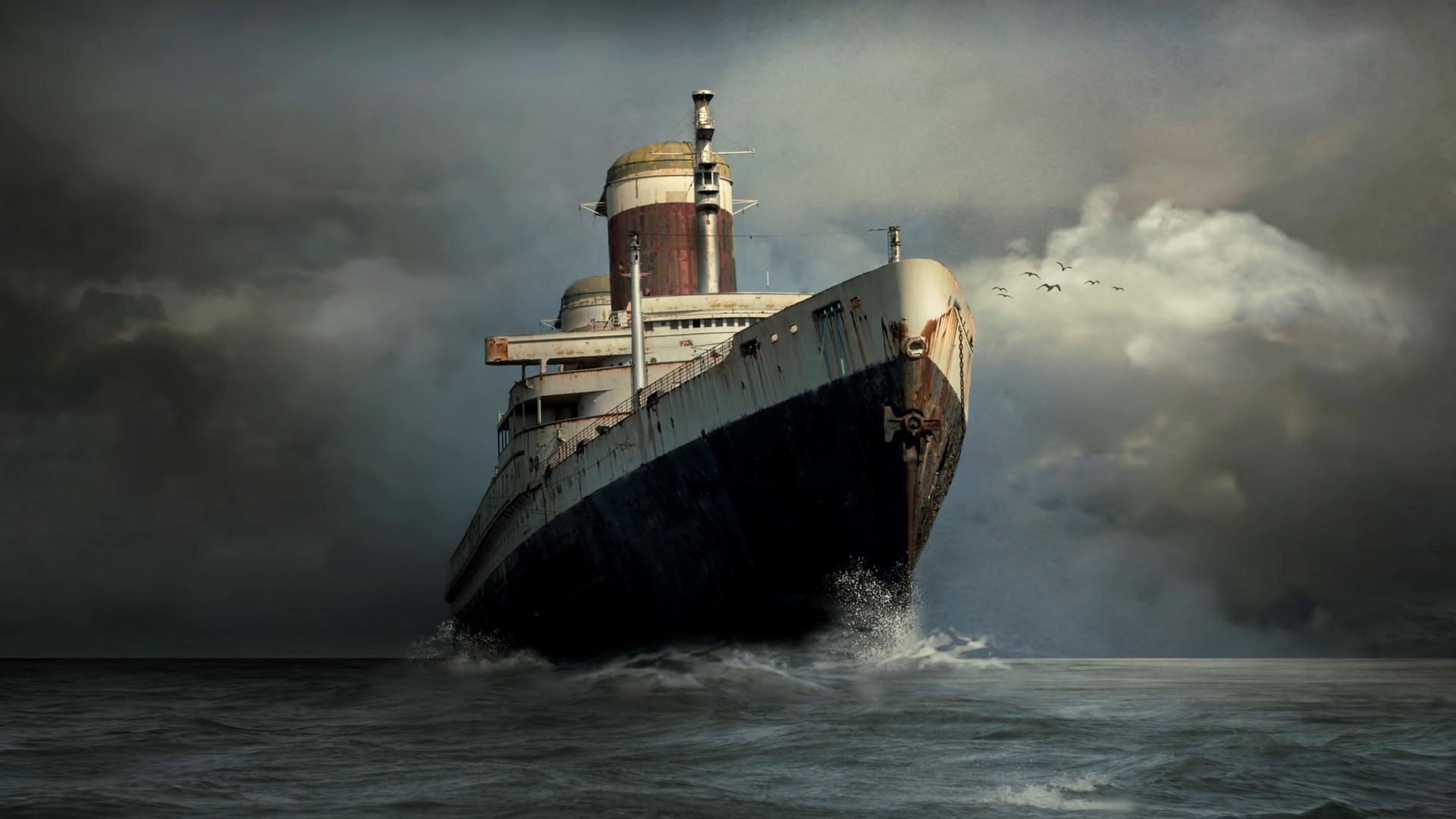 Ein editiertes Bild des Schiffs "SS United States", ein in Philadelphia angedockter Ocean Liner. Hier bei Dämmerung und Wolken auf hoher See.