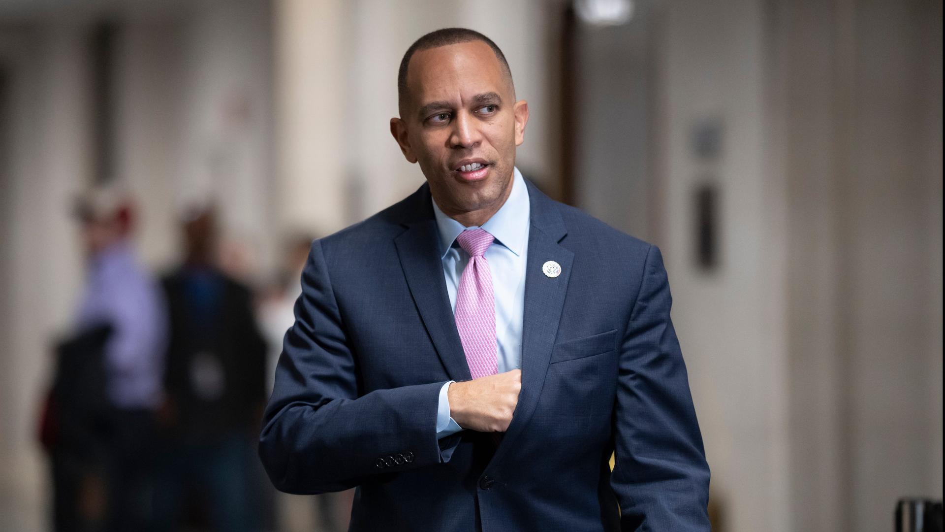 Der US-Demokrat Hakeem Jeffries wurde zum ersten schwarzen Fraktionschef im Repräsentantenhaus gewählt.