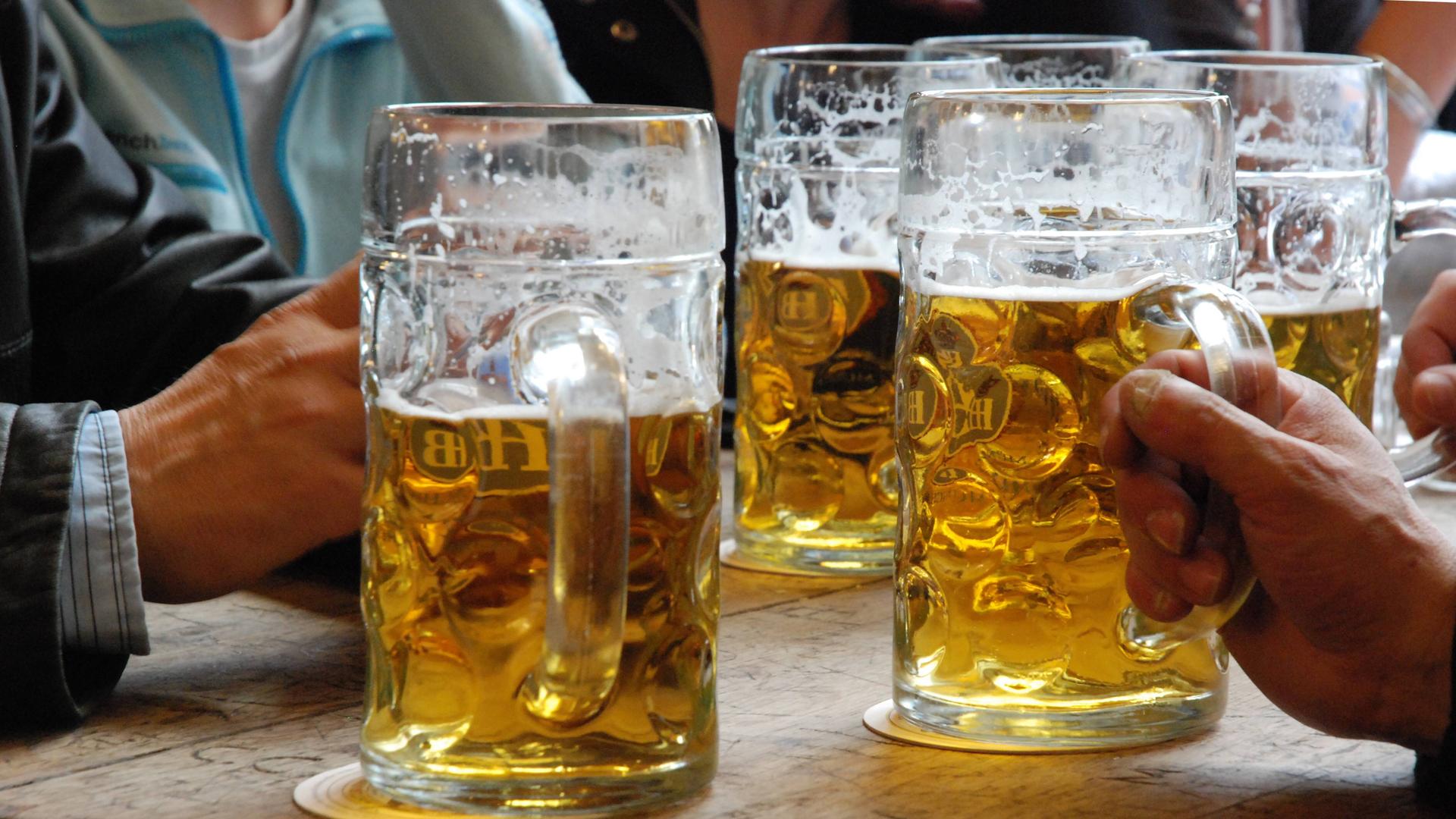 Biertrinken in München.