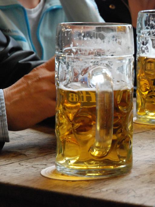 Biertrinken in München.