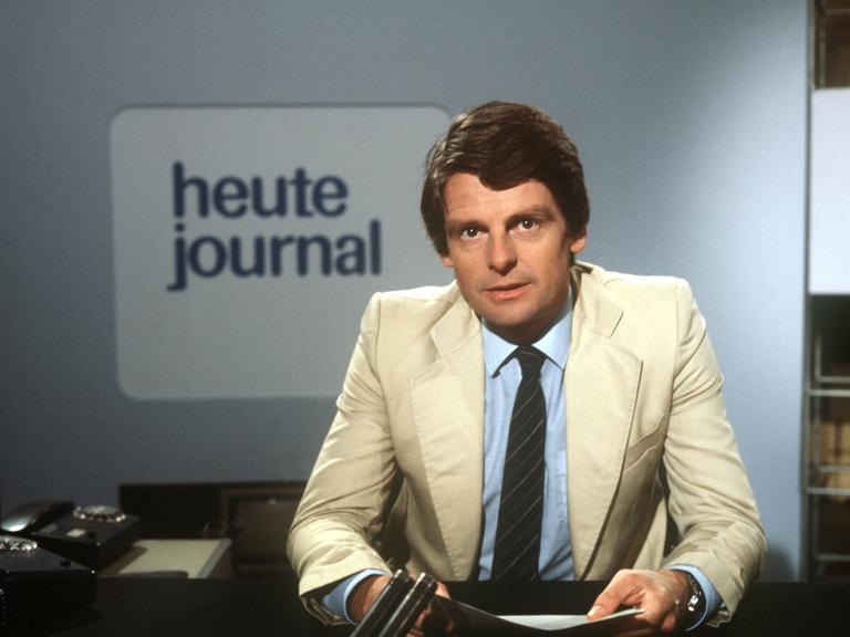 Die undatierte Archivaufnahme zeigt den Journalisten und früheren ZDF-Chefredakteur Klaus Bresser im Studio der Nachrichtensendung "heute journal".