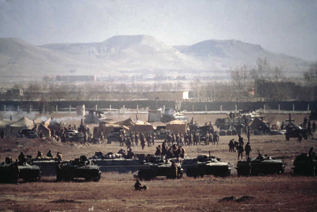 Archivfoto zeigt die Ankunft der sowjetischen Truppen und Panzer in Kabul am 29. Dezember 1979.
