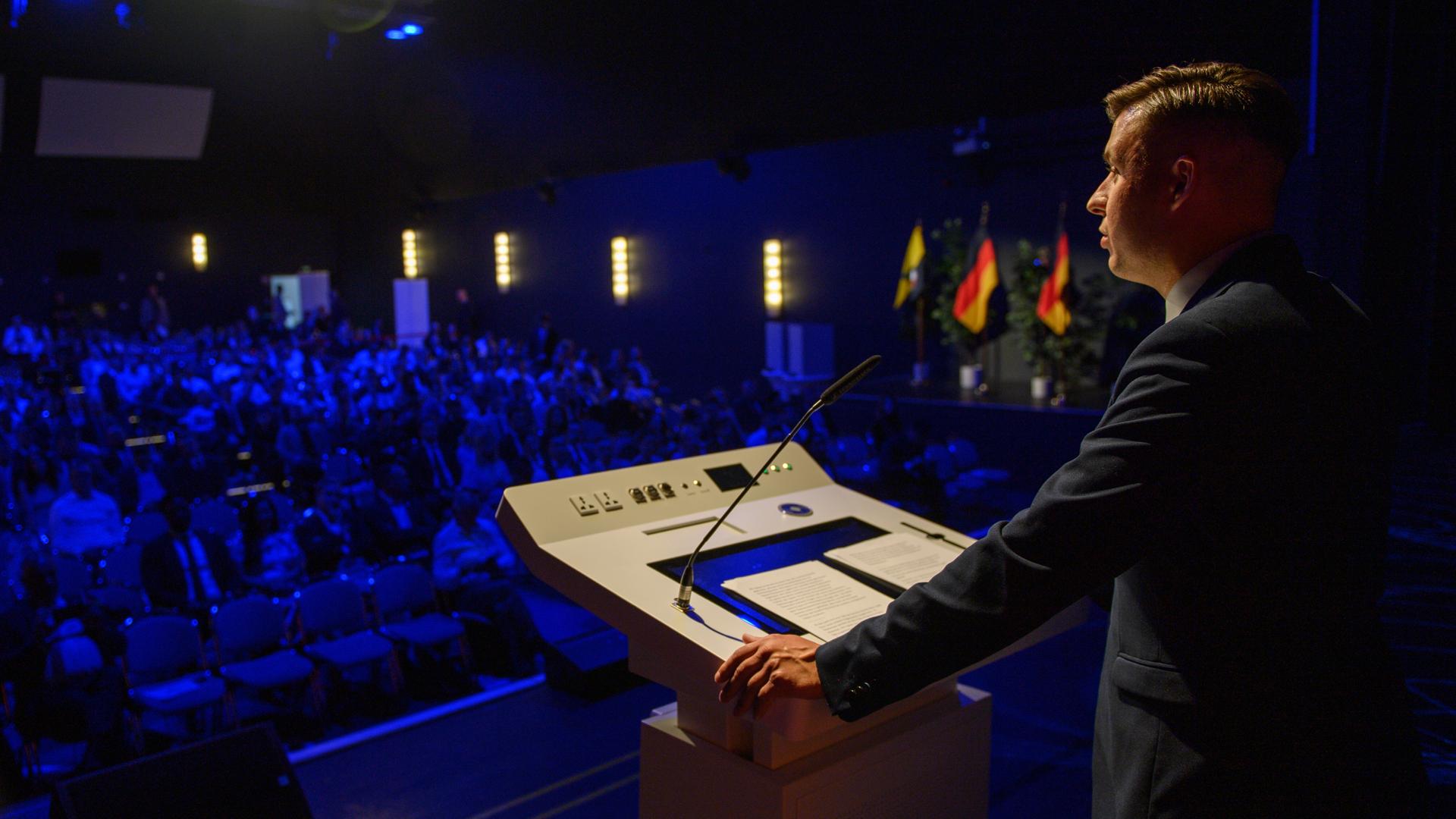 Jean-Pascal Hohm, Vorsitzender der AfD-Jugendorganisation Generation Deutschland, spricht auf dem Bundeskongress zu den Mitgliedern. Jean-Pascal Hohm, Vorsitzender der AfD-Jugendorganisation Generation Deutschland, spricht auf dem Bundeskongress zu den Mitgliedern.