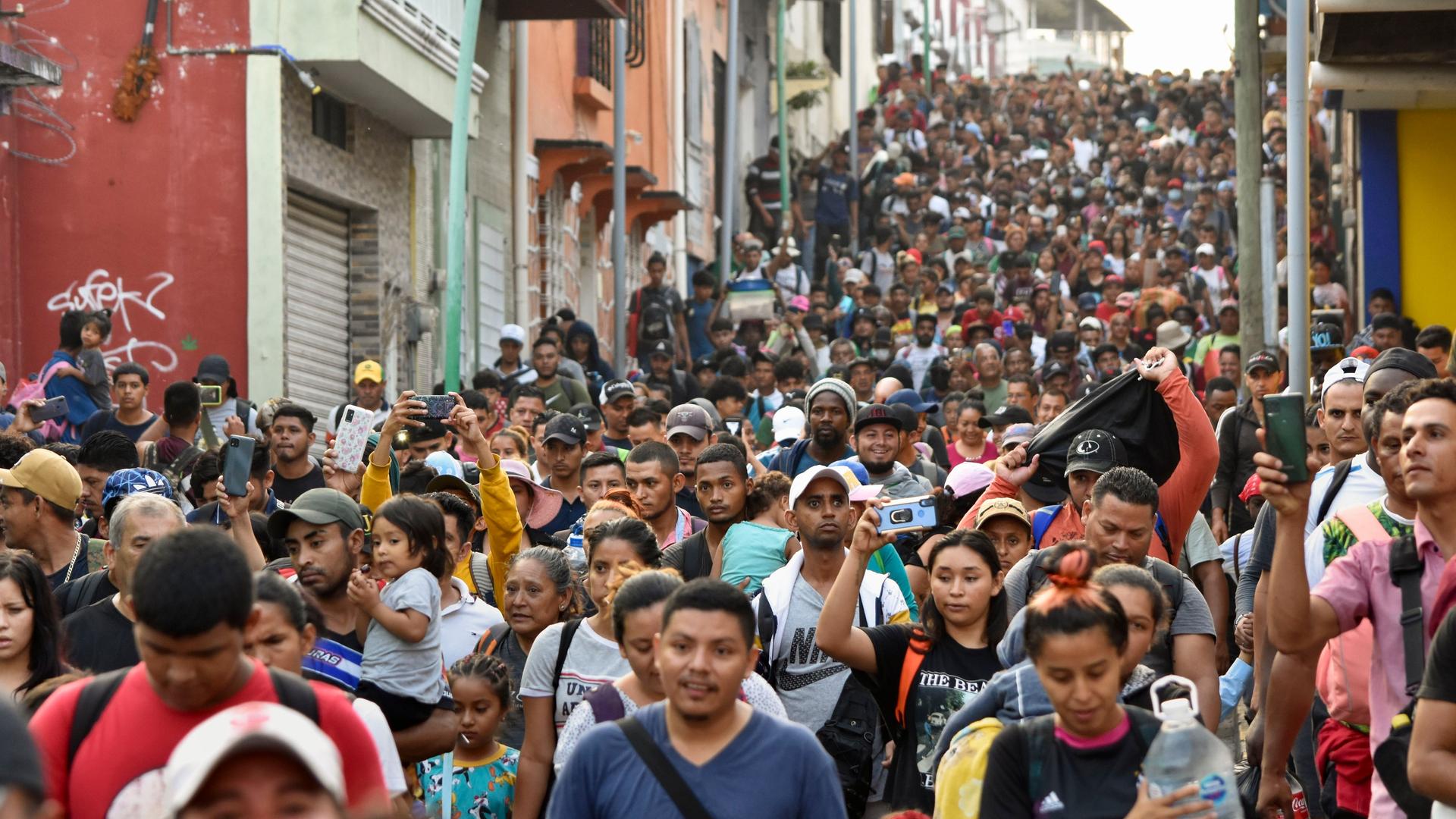 Mexiko, Tapachula: Tausende Menschen beteiligen sich am Protestmarsch.