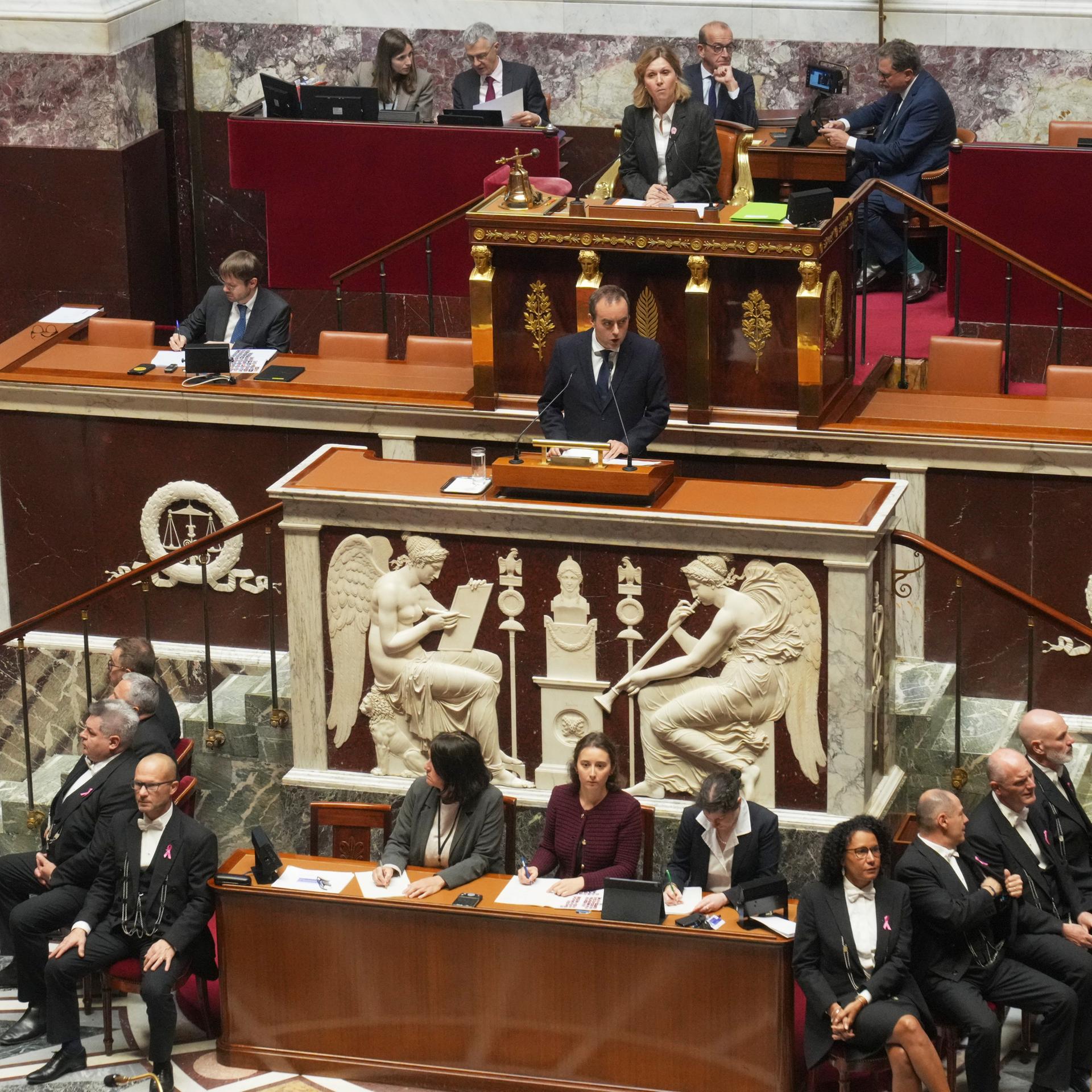 Politische Krise - Frankreichs Premier Lecornu bietet Aussetzen der Rentenreform an - Sozialisten verzichten zunächst auf Sturz der Regierung