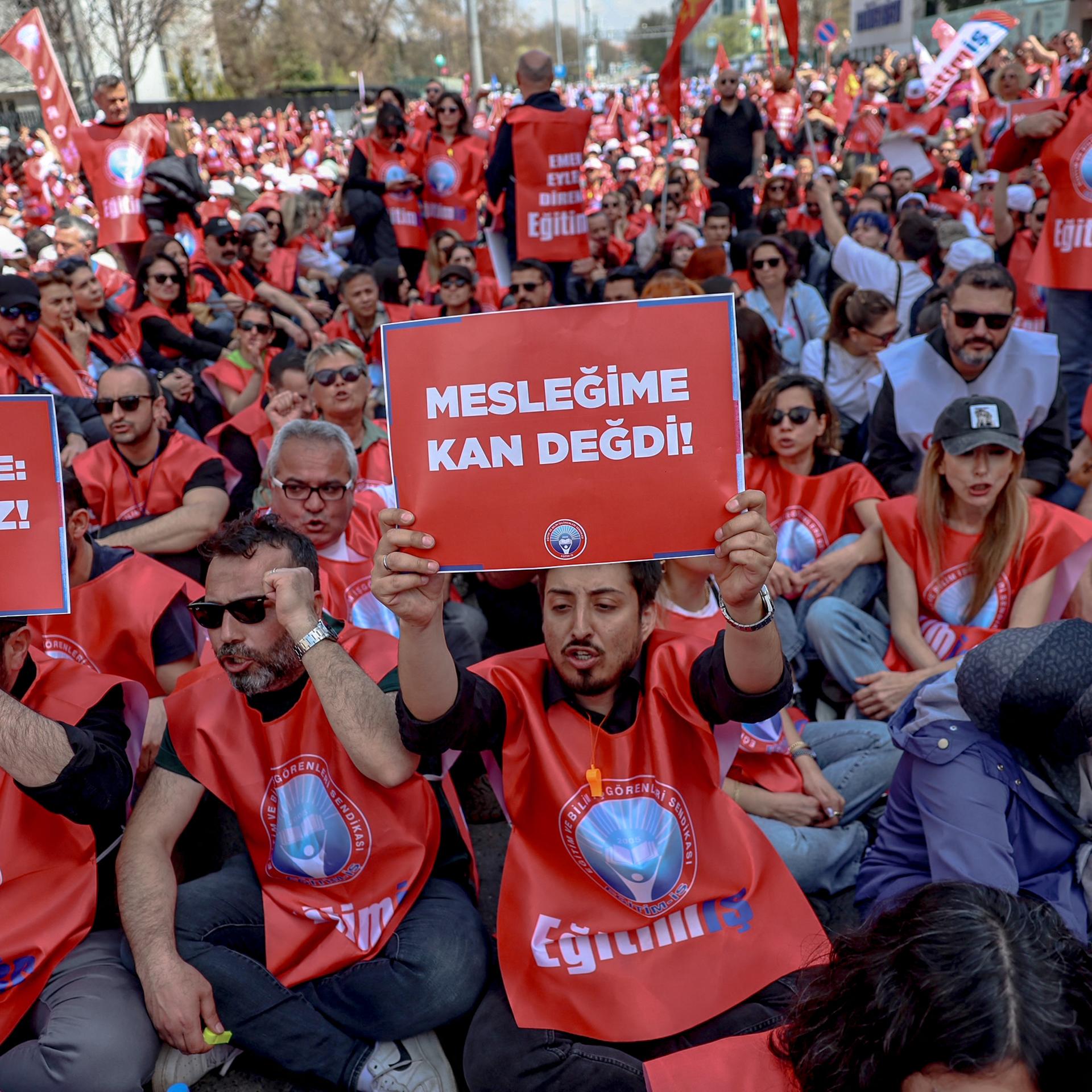 Nach Schusswaffenangriffen - Lehrer in der Türkei demonstrieren für besseren Schutz