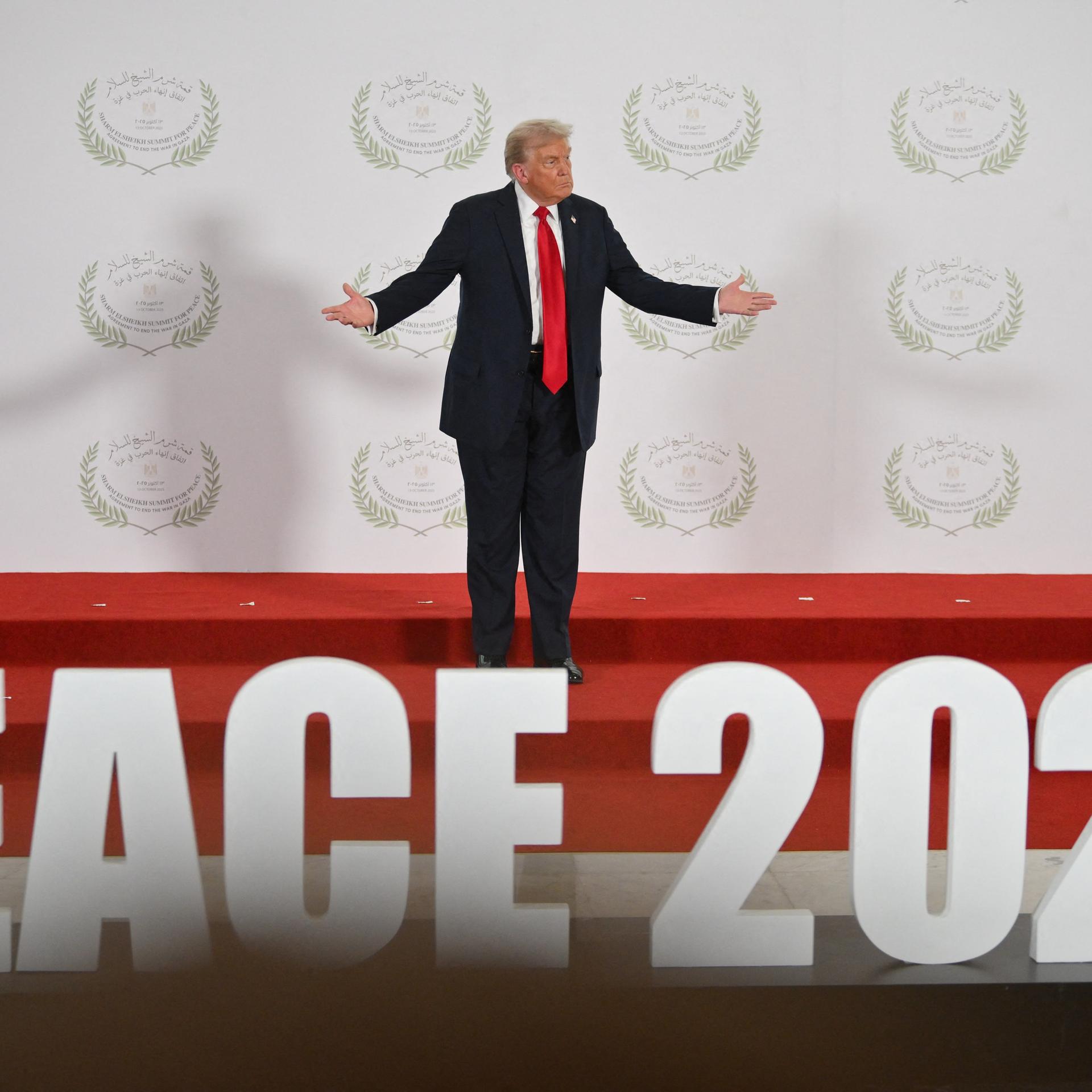 Gaza-Gipfel - Trump lässt sich ausgiebig huldigen