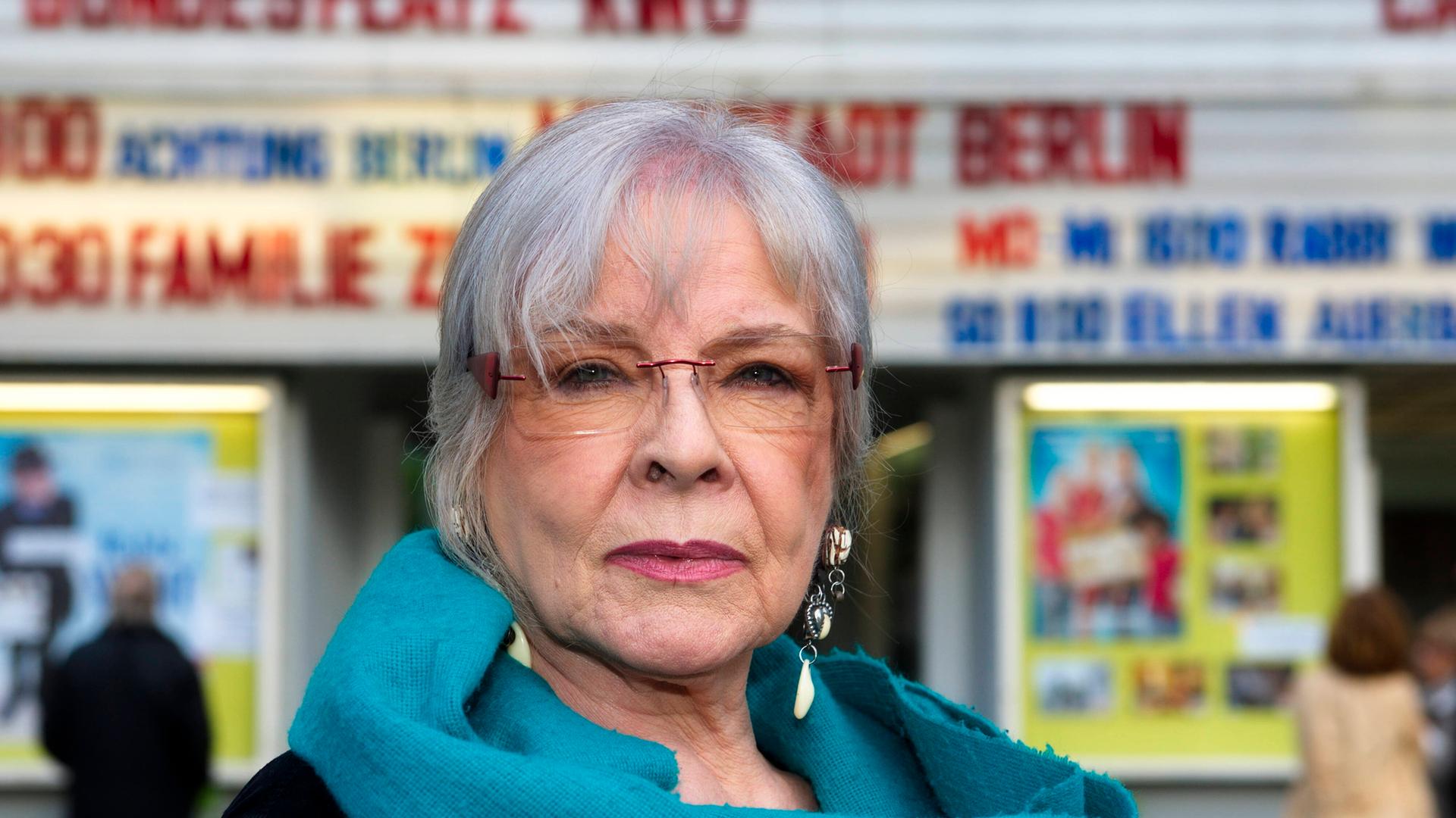 Annekathrin Bürger, 2016, vor dem Bundesplatzkino in Berlin. 