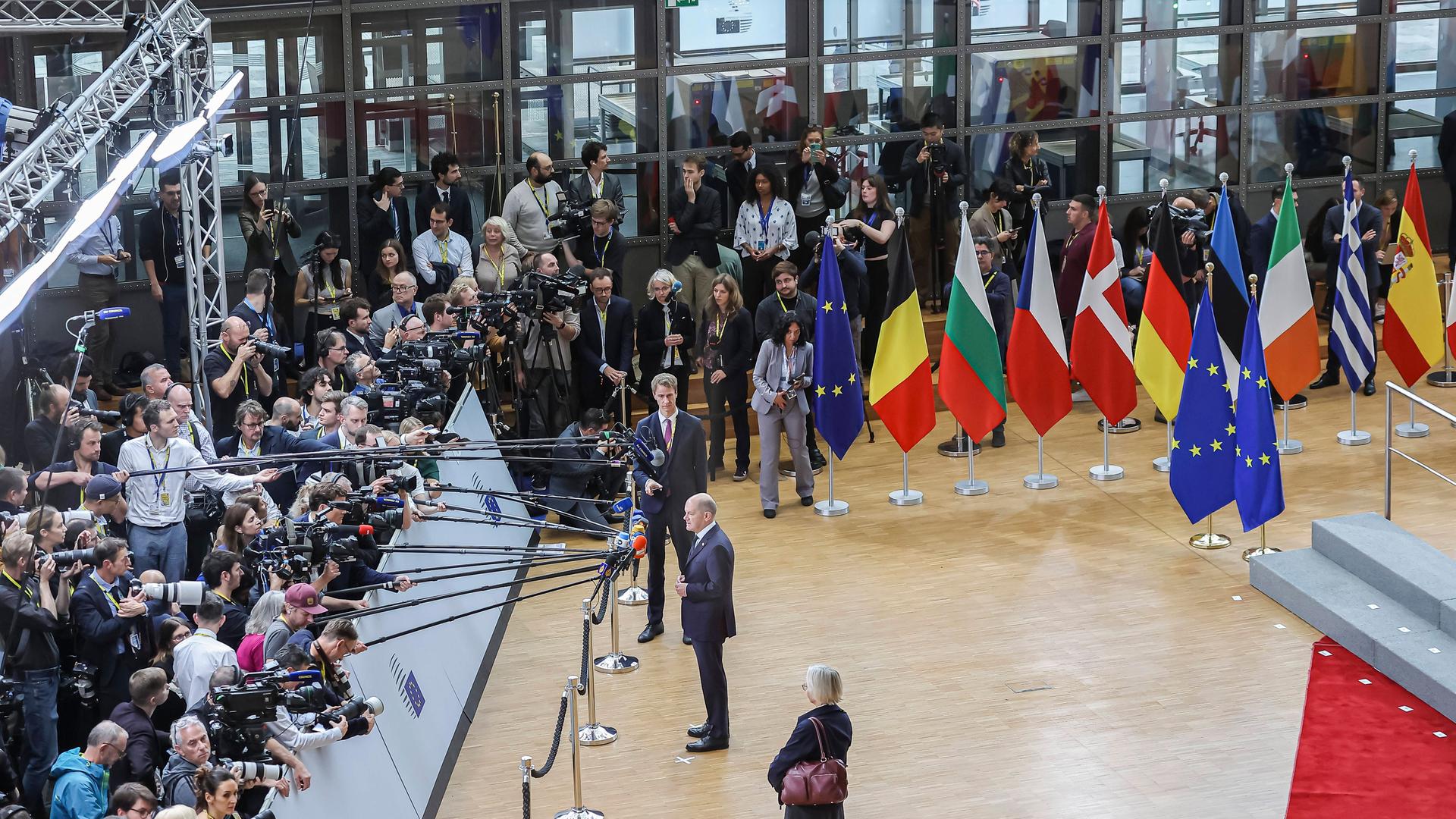 Bundeskanzler Olaf Scholz beim Treffen der Staats- und Regierungschefs und -chefinnen am 17. Oktober in Brüssel