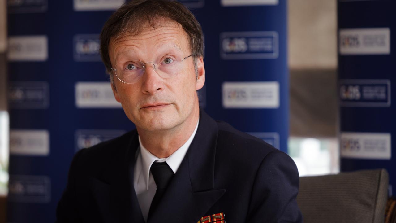 Zu sehen ist der Marine Befehlshaber Axel Deertz in Uniform bei einer Veranstaltung. Zu sehen ist der Marine Befehlshaber Axel Deertz in Uniform bei einer Veranstaltung.