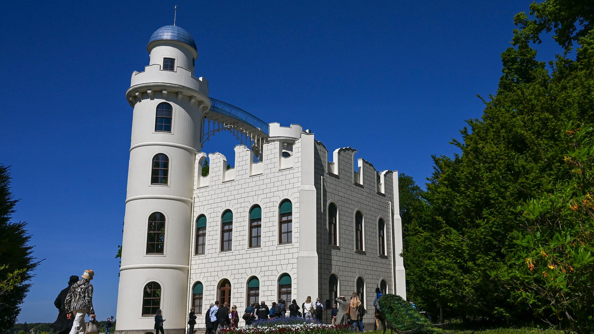 Das Schloss auf der Pfaueninsel öffnet nach seiner Gesamtsanierung am 25. Mai wieder für die Besucher. Das Schloss auf der Pfaueninsel öffnet nach seiner Gesamtsanierung am 25. Mai wieder für die Besucher.