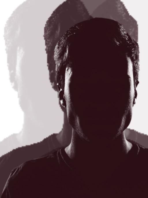 Als einer der wenigen Schriftsteller der europäischen Moderne, hat sich Blanchot selbst hinter seinem Werk fast völlig zum Verschwinden gebracht. Zu sehen: Eine Collage - Die Silouette eines jungen Mannes (schwarz mit weißem Hintergrund).