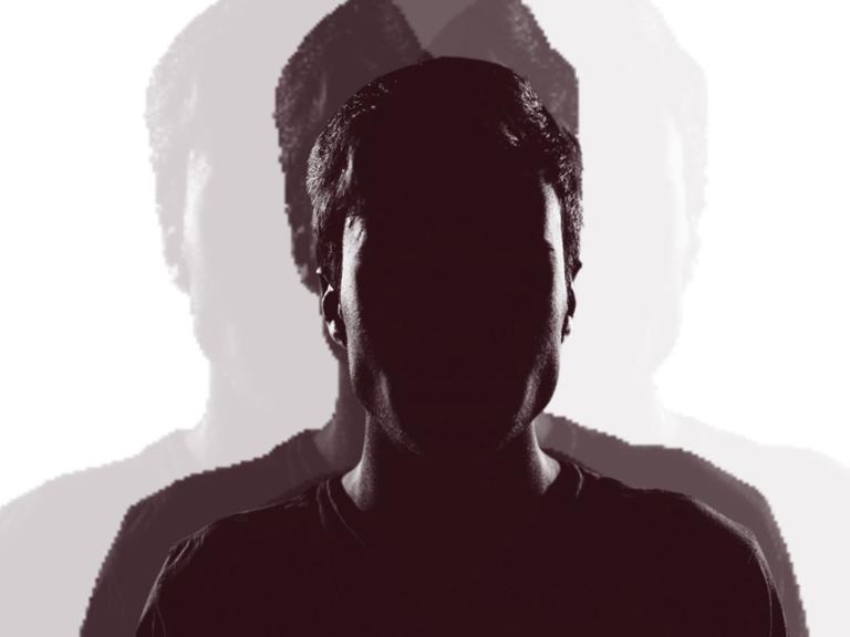 Als einer der wenigen Schriftsteller der europäischen Moderne, hat sich Blanchot selbst hinter seinem Werk fast völlig zum Verschwinden gebracht. Zu sehen: Eine Collage - Die Silouette eines jungen Mannes (schwarz mit weißem Hintergrund).