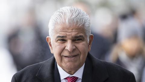 Jose Raul Mulino Quintero, Präsident von Panama, lächelt in die Kamera. 