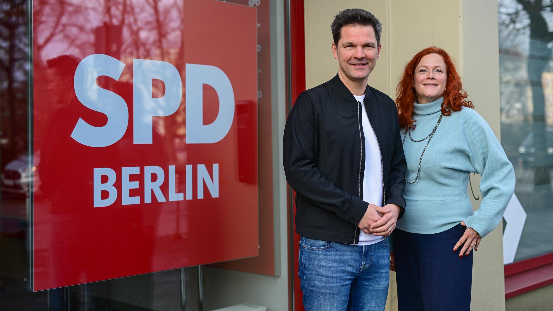 Steffen Krach, SPD-Spitzenkandidat für die Wahl zum Berliner Abgeordnetenhaus 2026, steht neben Bettina König - beide sind Vorsitzende der SPD Berlin. Steffen Krach, SPD-Spitzenkandidat für die Wahl zum Berliner Abgeordnetenhaus 2026, steht neben Bettina König - beide sind Vorsitzende der SPD Berlin.