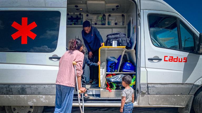 Ein Kleinlastwagen der Berliner Hilfsorganisation Cadus beim Einsatz im Gazastreifen.