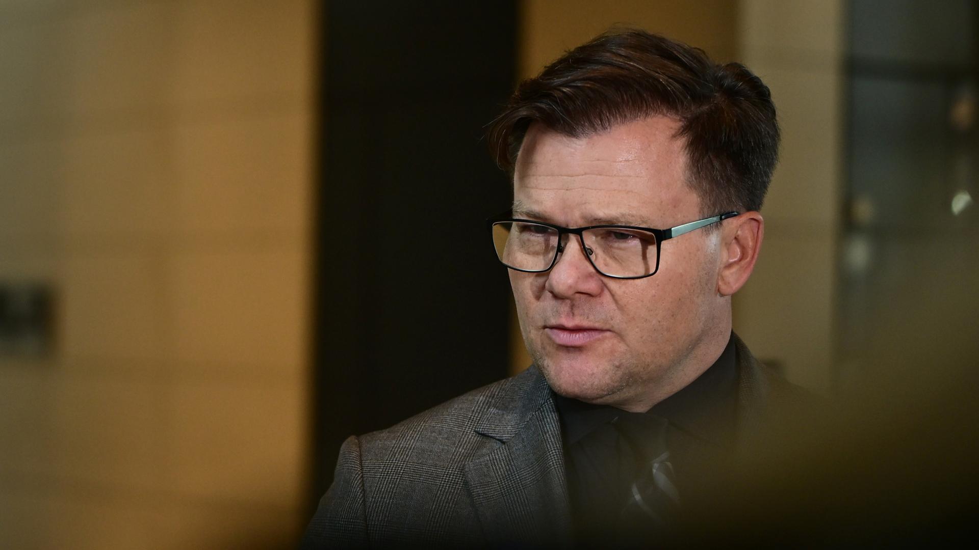 Bundesumweltminister Carsten Schneider Das Foto zeigt ein Poträt von ihm. Bundesumweltminister Carsten Schneider Das Foto zeigt ein Poträt von ihm.