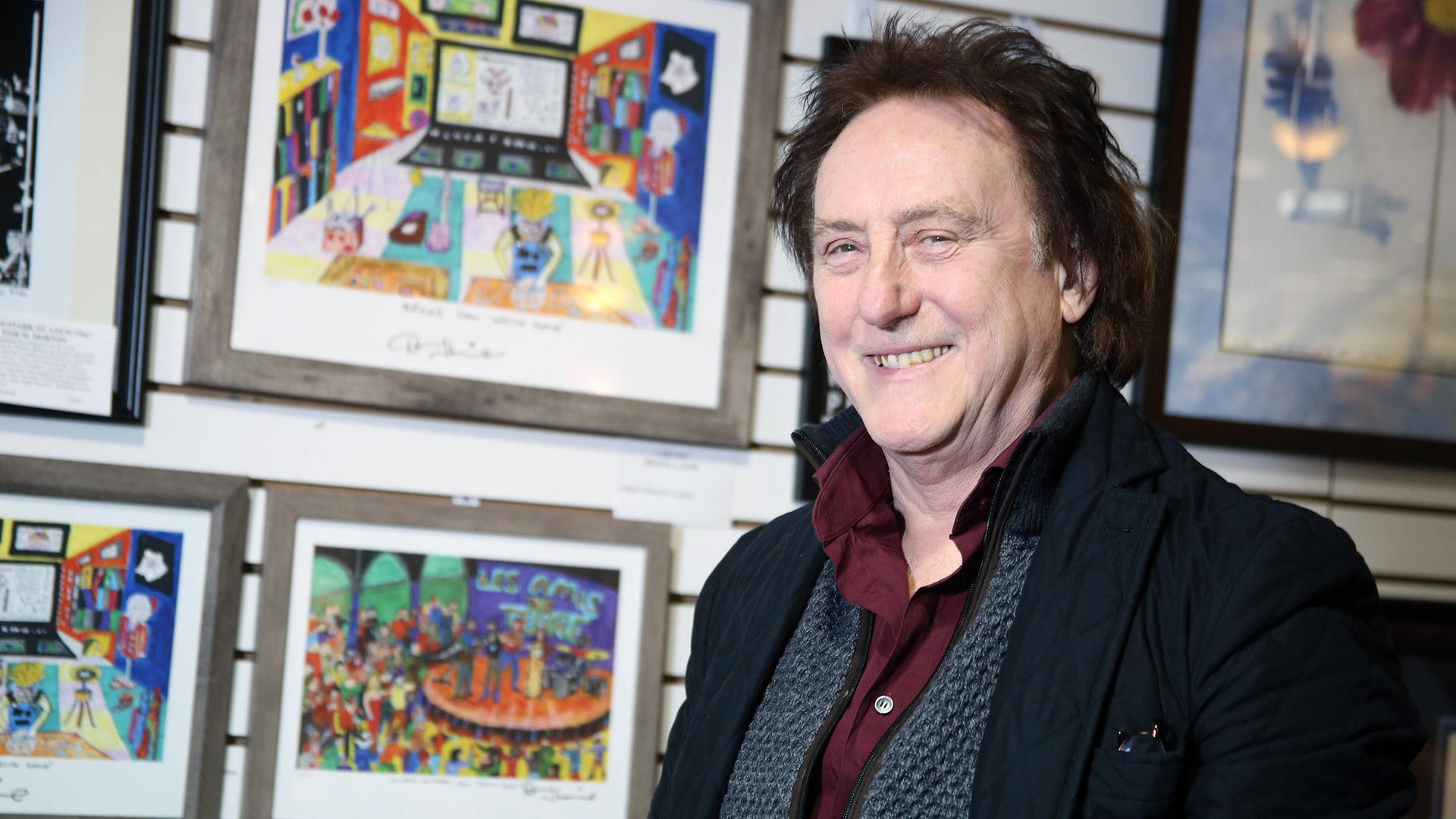 **FILE PHOTO** Denny Laine Has Passed Away. WILLOW GROVE, PA - DECEMBER 18 : Denny Laine pictured with his art at the Rock Art Show in Willow Grove Park Mall in Willow Grove, Pa on December 18, 2016 photo credit Star Shooter/MediaPunch Copyright: x xStarxShooterx