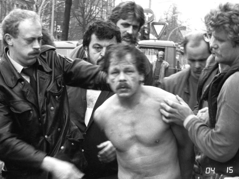 Aus der Doku: "Reeperbahn Spezialeinheit FD65 - Hamburgs Kampf gegen das organisierte Verbrechen". Ein Historisches Foto von 1986: Die Festnahme von Werner Pinzner.