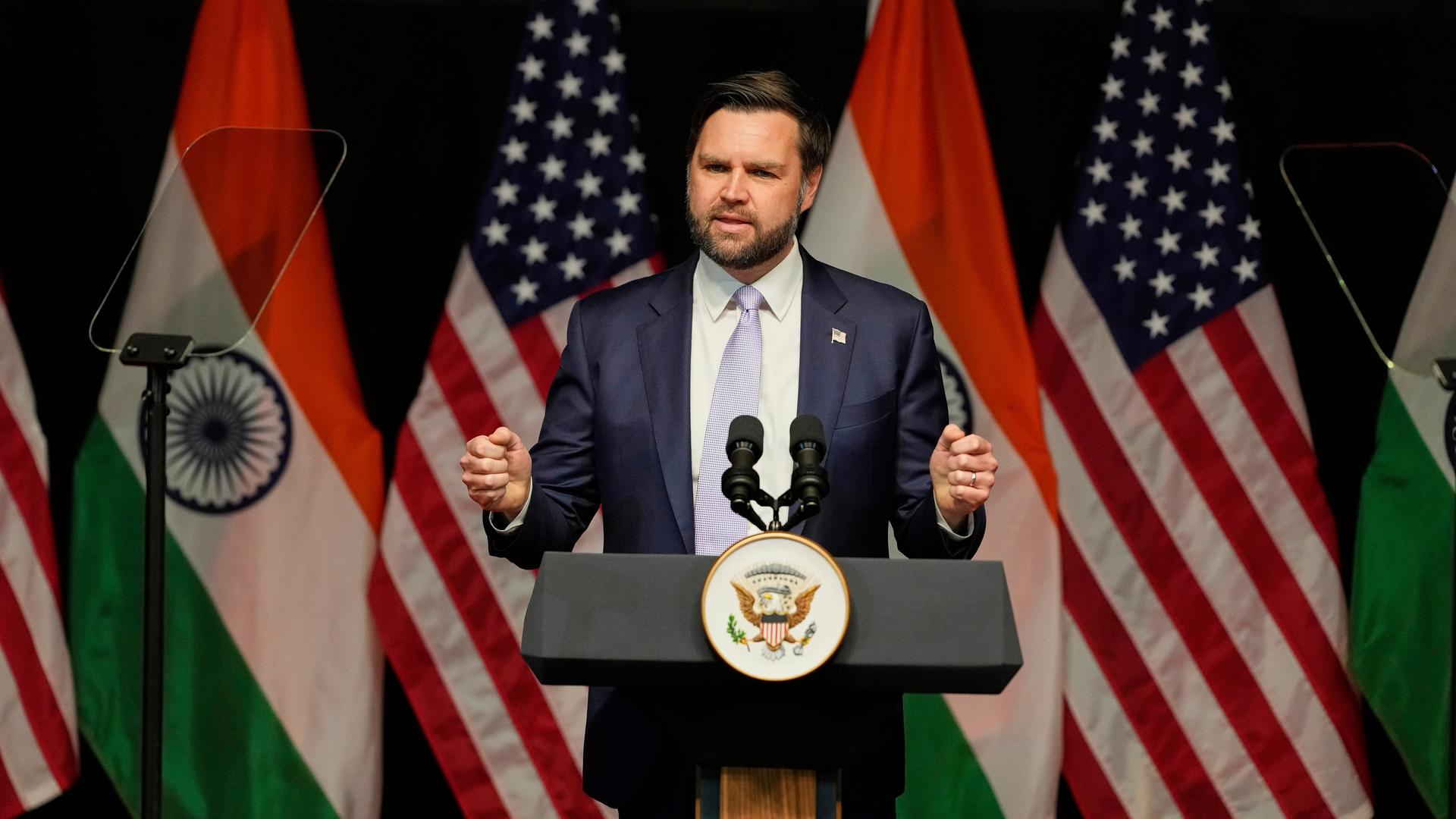 US-Vizepräsident JD Vance spricht im Rajasthan International Center in Jaipur, Indien. 