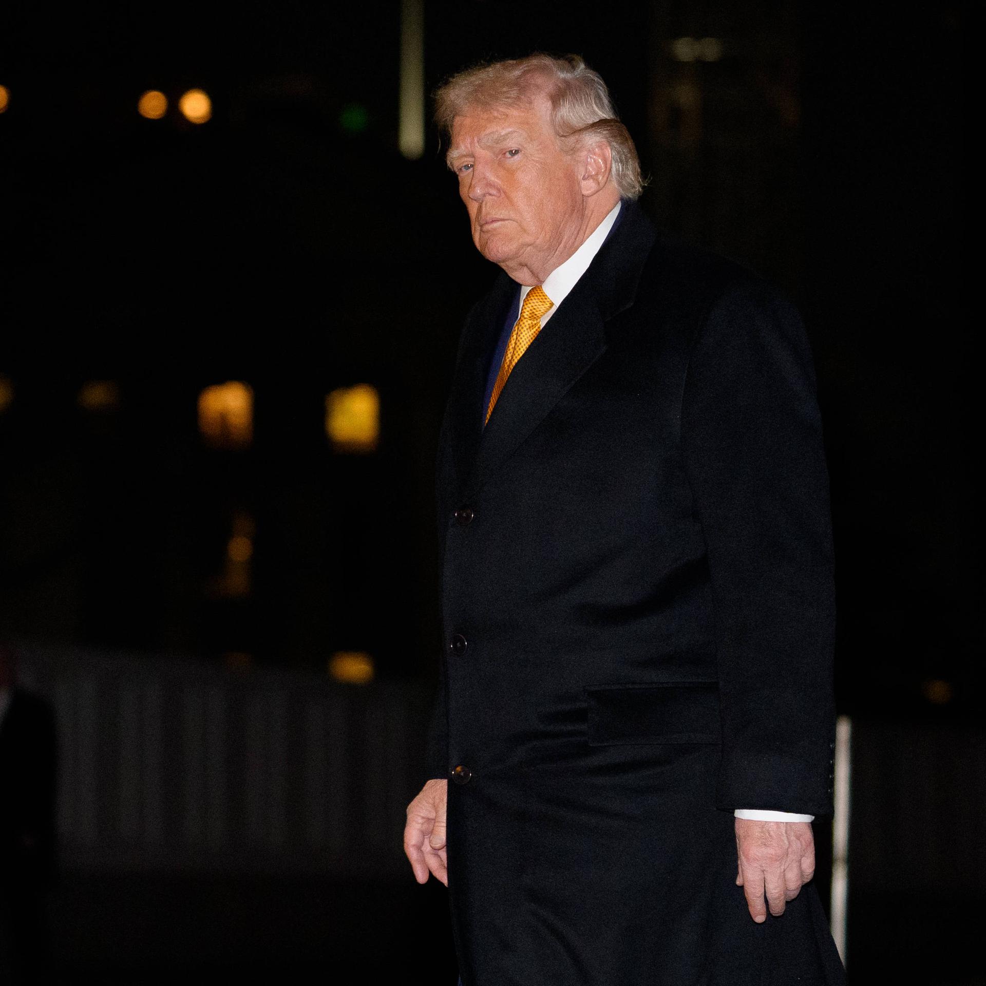 Donald Trump in dunklem Anzug